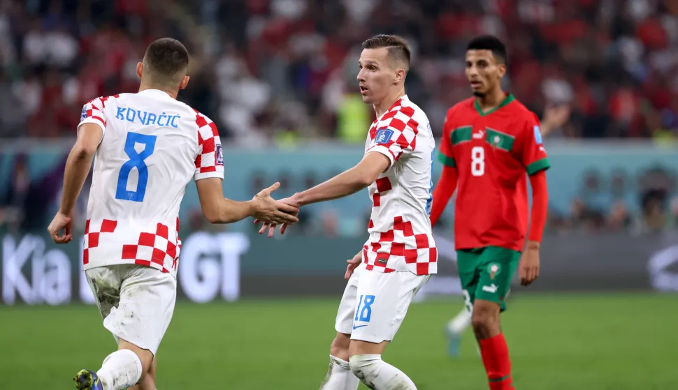 Doha, 17.12.2022. - Utakmica za treće mjesto Svjetskog nogometnog prvenstva Hrvatska - Maroko na stadionu Khalifa International. Na fotografiji Mateo Kovačić, Mislav Oršić, Azzedine Ounahi. foto HINA/ Damir SENČAR/ dk