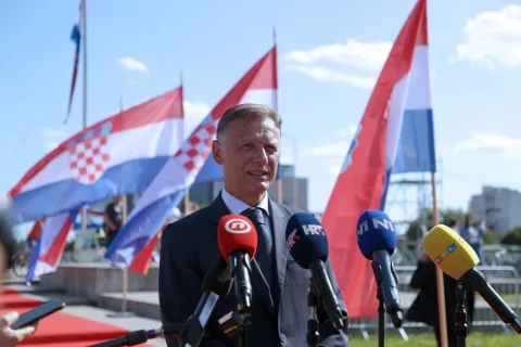 Zagreb, 31.7.2025.- Predsjednik Hrvatskog sabora Gordan Jandrokovi? dao je izjavu za medije uo?i po?etka sve?anog vojnog mimohoda u ?ast VRO "Oluja". foto HINA/ Lana SLIVAR DOMINI?/ ua