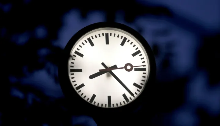 epa07014273 A partial view of the art installation 'Zeitfeld' (time field) with 24 station clocks by the German artist Klaus Rinkes in Duesseldorf, Germany, 12 September 2018. The European Union is on the verge of deciding whether or not to abolish the bi-annual time change between summer and winter time. The initiative was put forward by European Commission President Jean-Claude Juncker. Researchers warn against the permanent introduction of summer time - it could have fatal consequences. EPA/FRIEDEMANN VOGEL