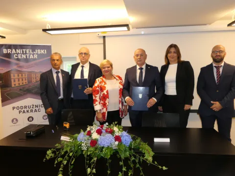 Pakrac, 2.8.2025. - U Pakracu počinje uređenje prvog braniteljskog centra u kojima će braniteljima u zdravstvenoj i socijalnoj potrebi biti omogućeni trajna skrb i boravak. foto HINA/ Nikola BLAŽEKOVIĆ/ nb