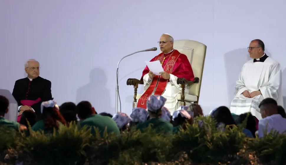 epa12280175 Pope Leo XIV (C) leads a prayer vigil for the Jubilee of Youth, at Tor Vergata, in Rome, Italy, 02 August 2025. Thousands of young Catholics gathered for an evening prayer vigil led by the pontiff on 02 August, the culmination of a week-long pilgrimage and a key event in the Jubilee holy year. EPA/FABIO FRUSTACI