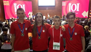 Dvije srebrne i jednu brončanu medalju osvojili su hrvatski srednjoškolci na Međunarodnoj informatičkoj olimpijadi, koja se od 27. srpnja do 3. kolovoza održala u bolivijskom gradu Sucreu, okupivši 330 natjecatelja iz 90 zemalja, priopćio je u nedjelju Hrvatski savez informatičara.