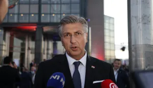 Zagreb, 31.7.2025.- Kod Nacionalne i sveu?ili?ne knji?nice odr?an je domjenak nakon vojnog mimohoda u ?ast VRO "Oluja" povodom obilje?avanja Dana pobjede i domovinske zahvalnosti, Dana hrvatskih branitelja i 30. obljetnice te vojno-redarstvene operacije. Na slici predsjednik Vlade Andrej Plenkovi?. foto HINA/ Lana SLIVAR DOMINI?/ ua