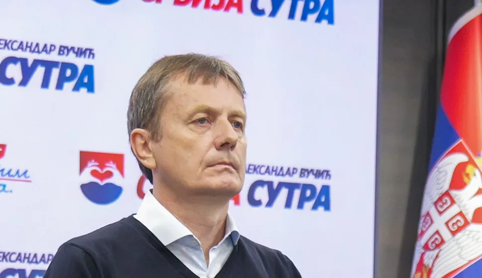 Beograd, 05.08.2025. - Srbijanski ministar za javna ulaganja Darko Glišić doživio je u utorak moždani udar usred gostovanja u studiju TV Pink, hitno je podvrgnut kirurškom zahvatu i životno je ugrožen, potvrdio je ministar zdravlja Zlatibor Lončar. Na fotografiji Darko Glišić. foto HINA/FoNet/Milica Vučković/ ml