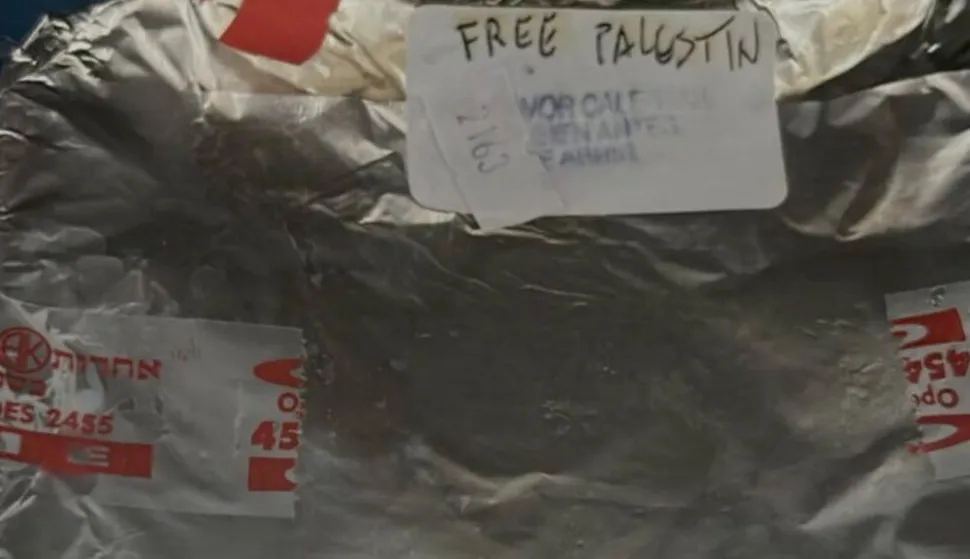 Iberia - Na letu Argentina - Španjolska, Židovski putnici naručili košer hranu, dobili obroke s natpisom "Slobodna Palestina"