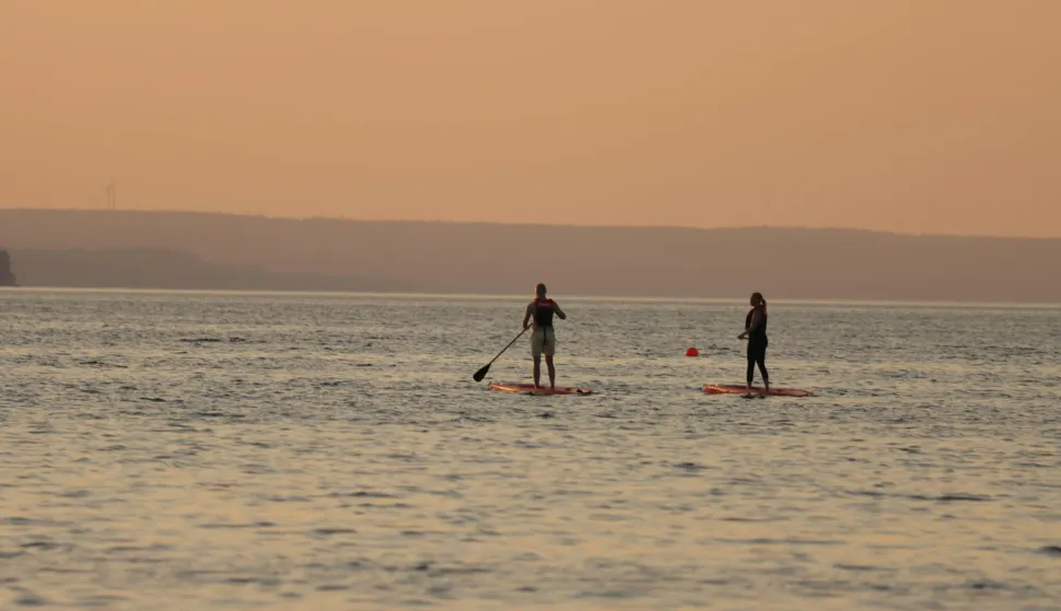 Standing pedal board, SUP daska, more, turisti