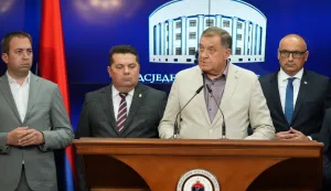 06.08.2025., Banja Luka, Bosna i Hercegovina - Milorad Dodik, kojem je Centralna izborna komisija Bosne i Hercegovine oduzela mandat predsjednika Republike Srpske najavio je danas referendum o na kojem bi stanovnici RS trebali da glasaju o tome da li Dodik treba li da prihvati ili ne odluke po kojima se rusi ustavni poredak RS. Prije konferencije u Palati Republike odrzan je sastanak lidera partija koje čine vlast u RS. Photo: Dejan Rakita/PIXSELL