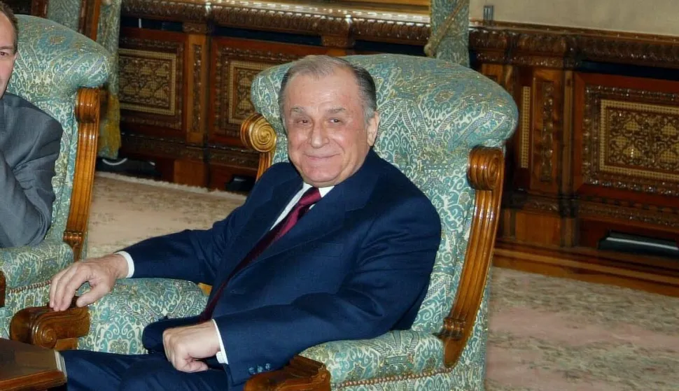 Info du 05/08/2025 (L'ex pr&eacute;sident roumain Ion Iliescu est mort &agrave; l'&acirc;ge de 95 ans) - LE PRESIDENT DE LA REPUBLIQUE ION ILIESCU VISITE OFFICIELLE EN ROUMANIE "PLAN AMERICAIN" Photo: OLIVIER BORDE/BESTIMAGE/BESTIMAGE