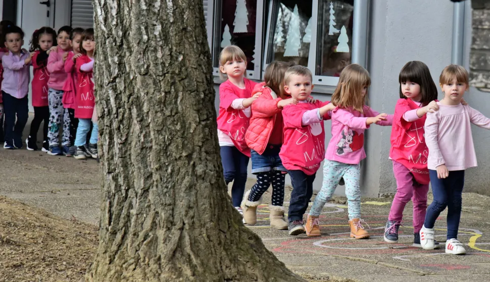 slavonija...vinkovci...26.02.2020.djeciji vrtic "stribor"; povodom dana ruzicastih majica - pink shirt day, kojim se obilježava medjunarodni dan prevencije medjuvrsnjackog nasilja i vrticarci priredili prigodni program; sto su priredili pogledali i zamjenici zupana i gradonacelnika josip dabro i gabrijel sokicic;foto Gordan Panić