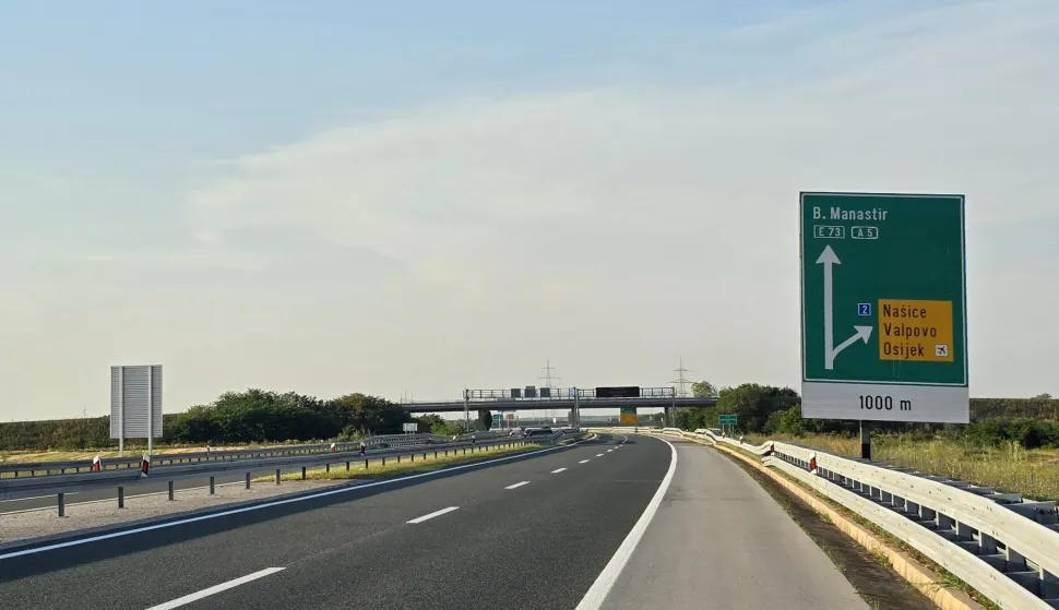 Autocesta slavonika promet prometni znak izlaz osijek ilustracija Srpanj 2024.Mario Mihaljević 