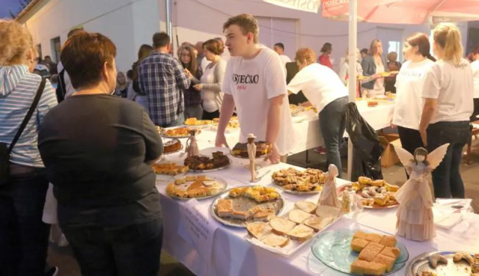 Trpeza u Čepinskim Martincima sa svim i svačim od kukuruza čeka goste