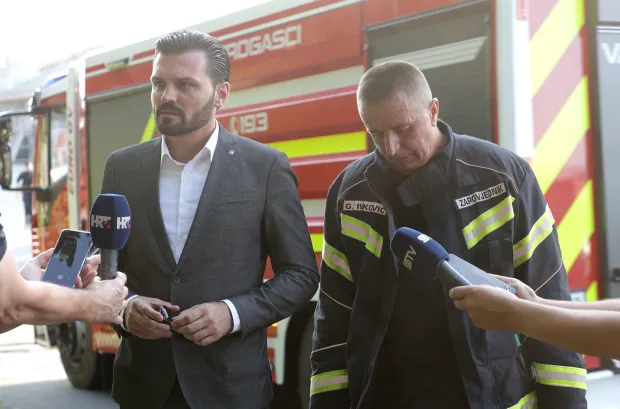 Osijek, 07. 08. 2025., Ulica sv. Leopolda Mandića, SIM, SIM tvornica stolarije, požar, vatrogasci, Vulin; Ivković SNIMIO BRUNO JOBST