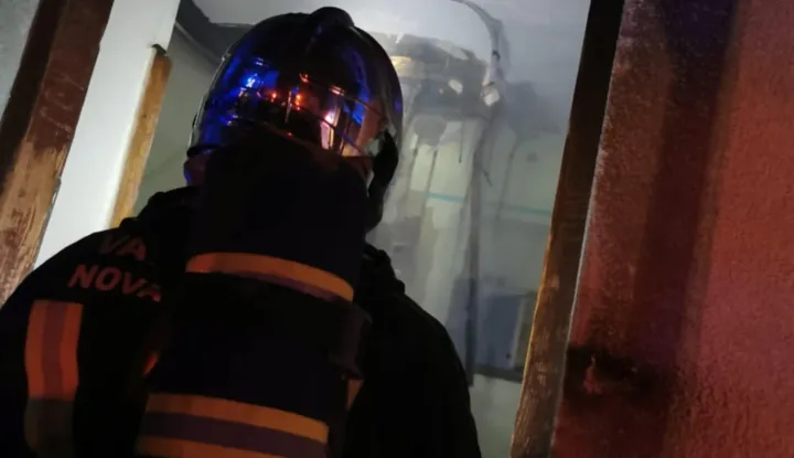 Požar u Policijskoj postaji Nova Gradiška, ilustracija, vatrogasci