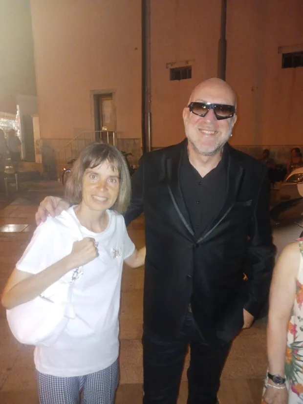 Nakon &scaron;to je pro&scaron;le godine otkazan zbog lo&scaron;eg vremena, lijep ljetni sunčani dan i ljetna večer bili su prava kulisa za koncert Marija Biondija, poznatog talijanskog pjevača koji je nastupio u Poreču na besplatnom koncertu na Trgu Slobode.