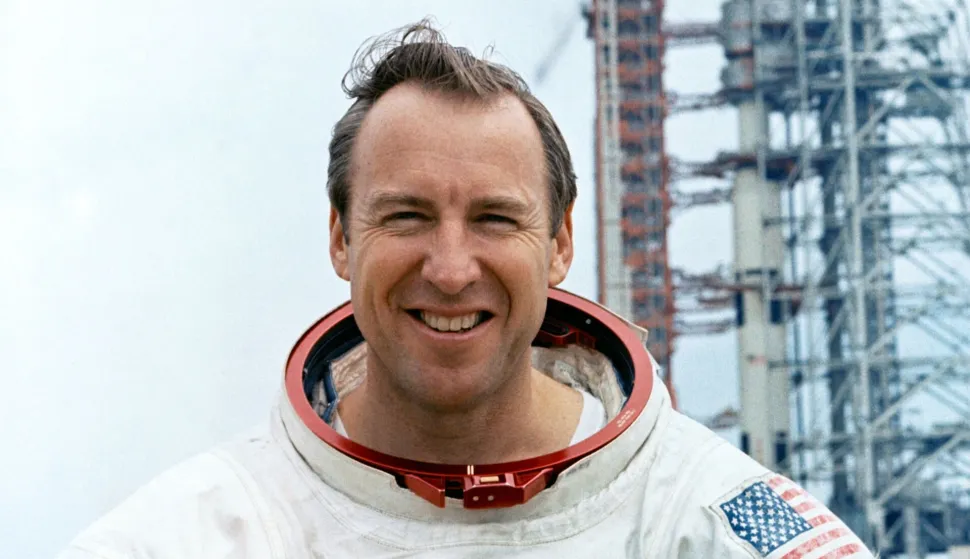 Biv&scaron;i američki astronaut Jim Lovell, poznati zapovjednik nesretne misije Apolla 13, koja je jedva izbjegla katastrofu, umro je u četvrtak u dobi od 97 godina u Lake Forestu u Illinoisu, objavila je američka svemirska agencija NASA.