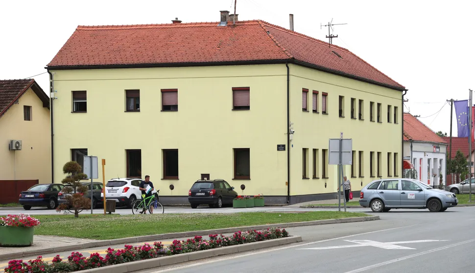 Breznica Nasicka, 27. 06. 2024., Dom DVD Nasicka Breznica, svečano potpisivanje ugovora, izgradnja sustava odvodnje otpadnih voda, konferencija za medije, Opcina Koska - zgrada, ilustracijaSNIMIO BRUNO JOBST