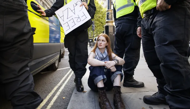 epa12291361 Police officers arrest a supporter of Palestine Action attending a mass protest organized by the Defend Our Juries group as part of their campaign to end the proscription of Palestine Action, in Parliament Square, London, Britain, 09 August 2025. Palestine Action group was banned under terrorism law in the UK after activists allegedly broke into RAF Brize Norton military base in Oxfordshire in June 2025 and caused about 7 million GBP damage to British military planes. EPA/TOLGA AKMEN