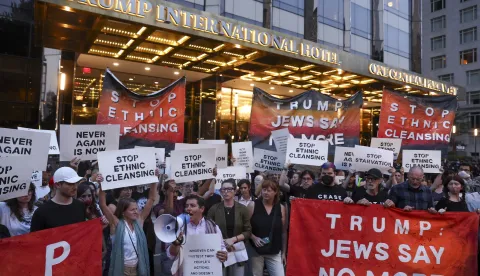 epa12283612 People in support of "If Not Now", a Jewish pro-Palestine organization, protest US President Donald Trump's involvement in the Israeli–Palestinian conflict and the starvation happening in Gaza, in front of the Trump Hotel in New York, New York, USA, 04 August 2025. EPA/SARAH YENESEL