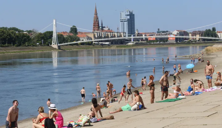 Osijek, 15. 06. 2025, Drava, Copacabana, dravska plaža, kupači, Beach barovi uz Dravu.snimio GOJKO MITIĆ