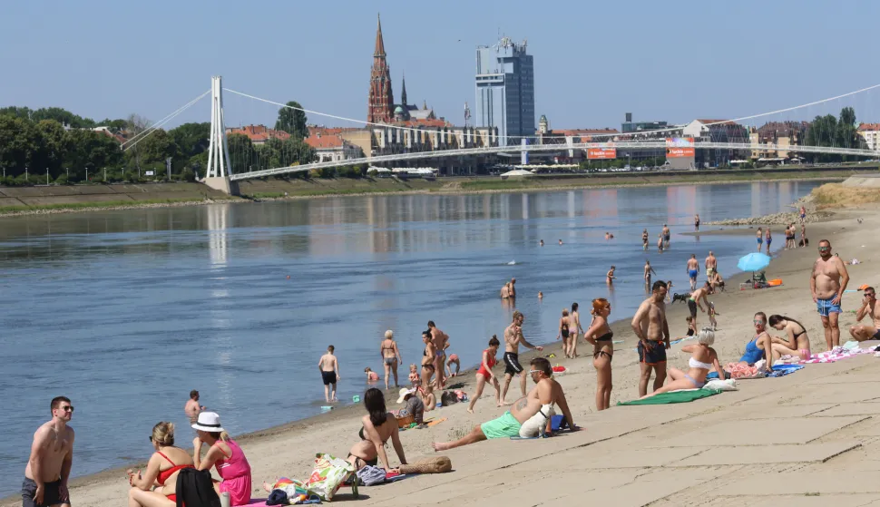 Osijek, 15. 06. 2025, Drava, Copacabana, dravska plaža, kupači, Beach barovi uz Dravu.snimio GOJKO MITIĆ
