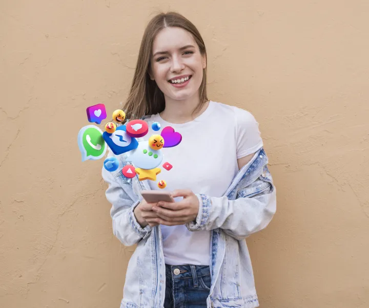 Iako društvene mreže omogućuju povezivanje, izražavanje i informiranost, sve je više pokazatelja da njihova pretjerana uporaba dovodi do emocionalnih teškoća, gubitka samopouzdanja, zavisti, kroničnog uspoređivanja s drugima te raznih rizičnih oblika ponašanja, tvrde u Psihološkom centru, dodajući kako su sadržaji kojima su mladi izloženi na društvenim mrežamau vrlo često dorađeni, nerealni i orijentirani na stvaranje dojma savršenstva