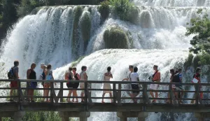 07.08.2013., Nacionalni park Krka - Turisti i lijepe djevojke okupirali su Slapove Krke u potrazi za osvjezenjem od nesnosnih vrucina. Photo: Hrvoje Jelavic/PIXSELL
