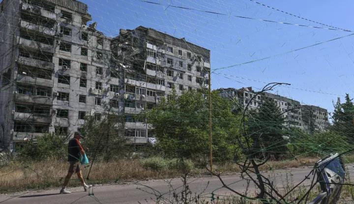 epa12239951 A handout photo made available by the press service of the 65th Separate Mechanised Brigade of Ukrainian Armed Forces shows a local man walking on a street protected by the anti-drone nets of various types amid the ongoing Russian invasion in the city of Orikhiv, Zaporizhzhia region, Ukraine, 15 July 2025. Russian troops entered Ukrainian territory on 24 February 2022, starting a conflict that has provoked destruction and a humanitarian crisis. EPA/Press service of the 65th Mechanized Brigade/HANDOUT HANDOUT EDITORIAL USE ONLY/NO SALES