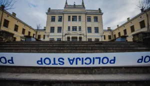 23.01.2024., Siroki Brijeg, Bosna i Hercegovina - Pozar na zgradi Gimnazije fra Dominika Mandica i Srednje strukovne skole Siroki Brijeg koji je izbio u ponedjeljak u 18.30 sati je ugasen oko 23.30 sati, dok su vatrogasci dezurali cijelu noc. Jutro nakon pozara policija osigurava podrucje, dok se ne zavrsi ocevid. Photo: Denis Kapetanovic/PIXSELL