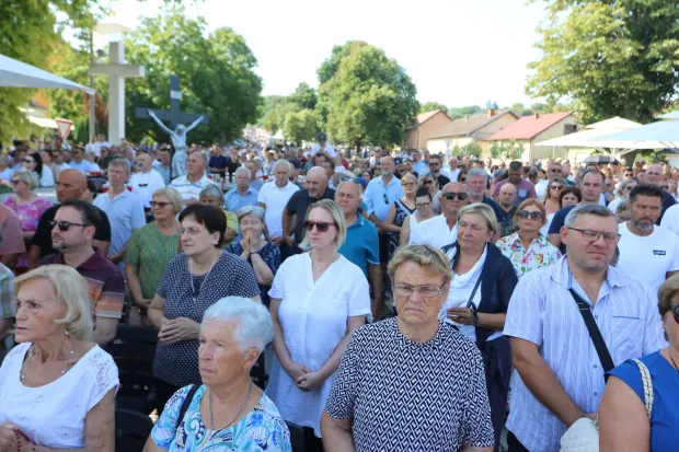Aljmaš, 15. 08. 2025, Aljmaš, svetište, Blagdan Velike Gopse, vjernici, svečenici.snimio GOJKO MITIĆ