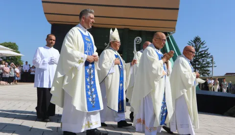 Aljmaš, 15. 08. 2025, Aljmaš, svetište, Blagdan Velike Gopse, vjernici, svečenici. Tomislav Ćurić, Đuro Hranić...snimio GOJKO MITIĆ