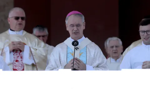 Marija Bistrica, 15.08.2025 - Zagrebački nadbiskup mons. Dražen Kutleša predvodio je misu na svetkovinu Velike Gospe u marijanskom svetištu u Mariji Bistrici. Na fotografiji Zagrebački nadbiskup mons. Dražen Kutleša. foto HINA/ Daniel KASAP/ dk