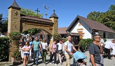 ?umanovci, 15.8.2025.- Marijansko Sveti?te skrovite Gospe ?umanova?ke, Majke dobre nade. Na svetkovinu Uznesenja Bla?ene Djevice Marije u ?umanovcima misno slavlje u 10,30 sati. predvodio vl?. Bruno Dikli?. foto HINA/ Gordan Pani?/ gp