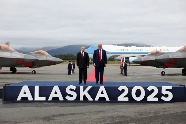 U.S. President Donald Trump stands with Russian President Vladimir Putin, as they meet to negotiate for an end to the war in Ukraine, at Joint Base Elmendorf-Richardson in Anchorage, Alaska, U.S., August 15, 2025. REUTERS/Kevin Lamarque  TPX IMAGES OF THE DAY Photo: KEVIN LAMARQUE/REUTERS