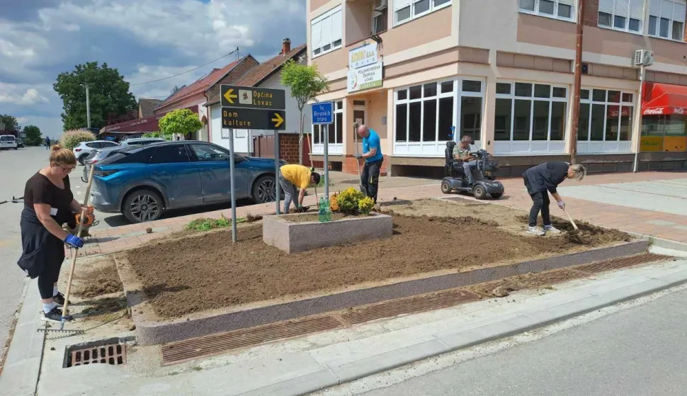 Završno uređenje centra Lovasa