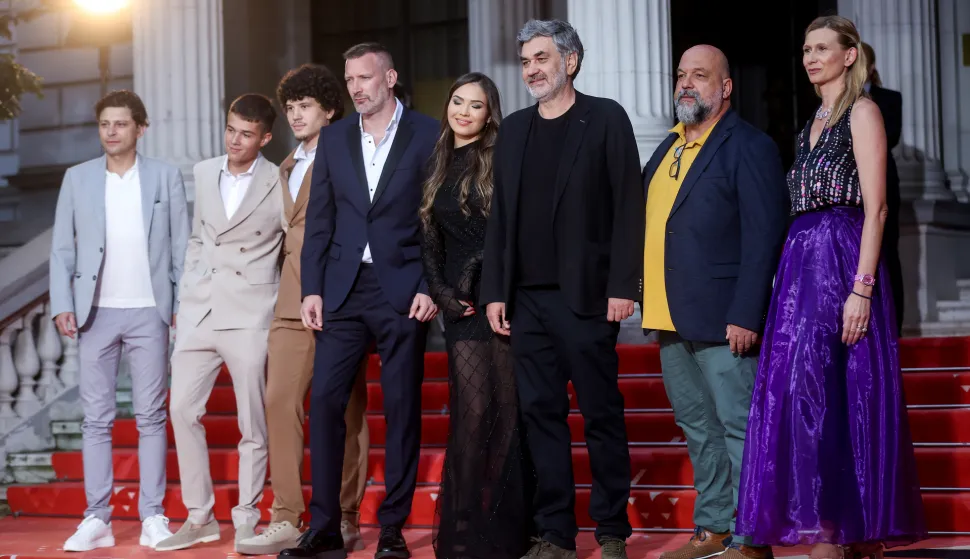 Film “Vidra” otvorio je natjecateljski dio programa, a došle su i zvijezde