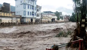epa12302543 People stand next to the Swat River in Swat, in the Khyber Pakhtunkhwa province, Pakistan, 15 August 2025. At least 51 people have died and dozens injured or remain missing after a cloudburst, flash floods, and landslides struck northern Pakistan in the past 24 hours, according to officials. EPA/HASEEB ALI
