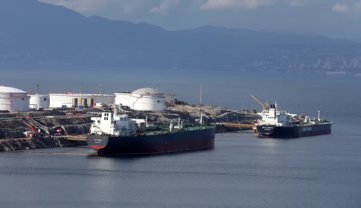 08.02.2021., Omisalj - Postrojenja JANAF-a na otoku Krku i brodovi koji iskrcavaju teret. Ilustracija. Photo: Goran Kovacic/PIXSELL