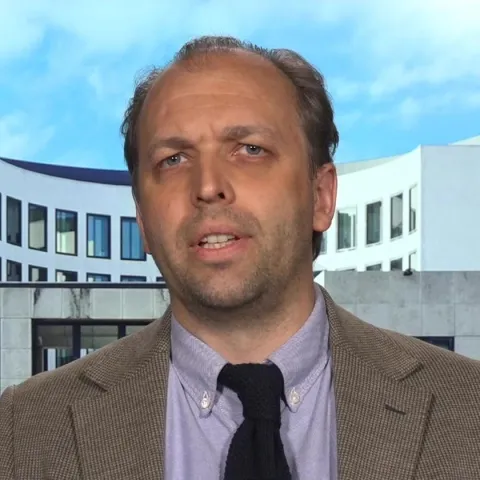 MAGAZIN DWMax Bauer, SWR, mit Einzelheiten zu den festgenommenen mutmaßlichen syrischen Kriegsverbrechern