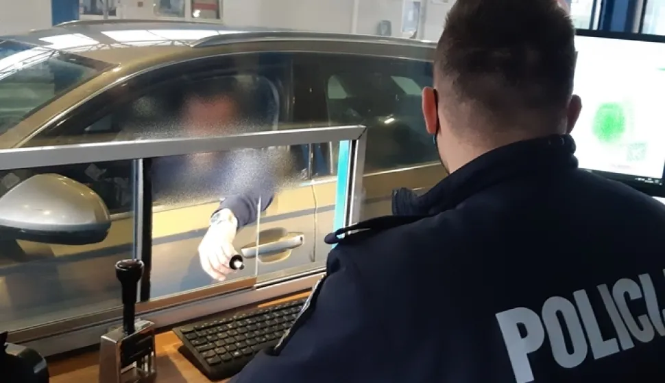 Granični prijelaz Slavonski Brod, štambilji, putovnice, putovnica, kontrola, granica, ilustracija, policija