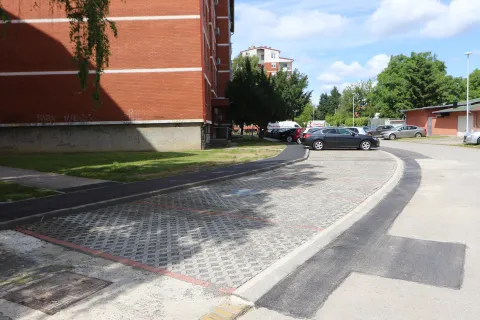 Osijek, 16. 05. 2025, Naselja Vladimira Nazora. Novo parkiralište - Radić.snimio GOJKO MITIĆ