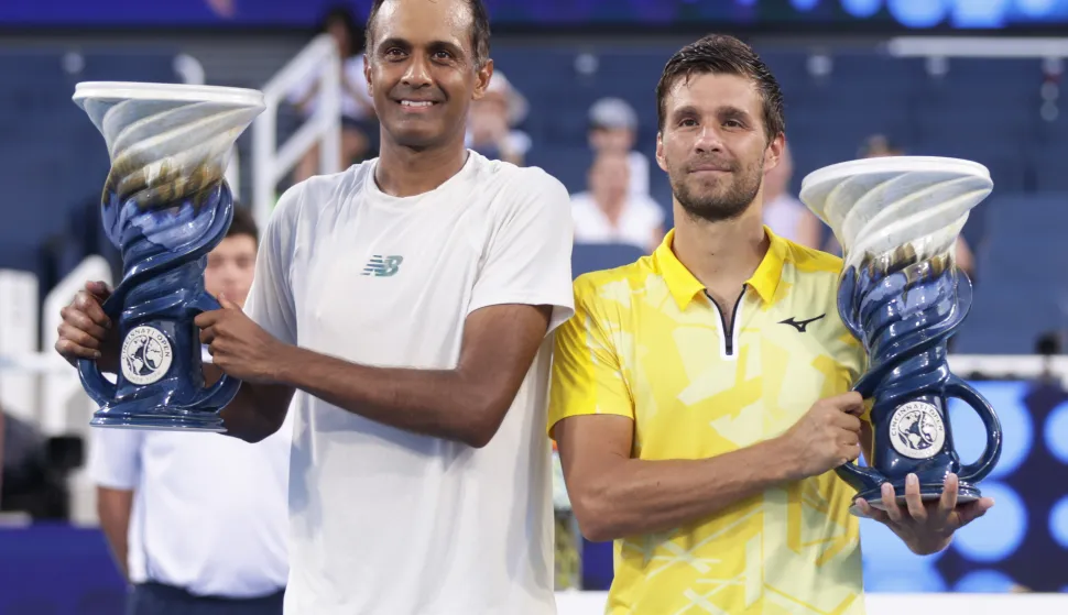 epa12307486 Rajeev Ram (L) of USA and Nikola Mektic (R) of Croatia hold their Championship trophies after defeating Lorenzo Musetti and Lorenzo Sonego of Italy in the Men's Doubles final match at the Cincinnati Open tennis tournament in Mason, Ohio, USA, 17 August 2025. EPA/MARK LYONS