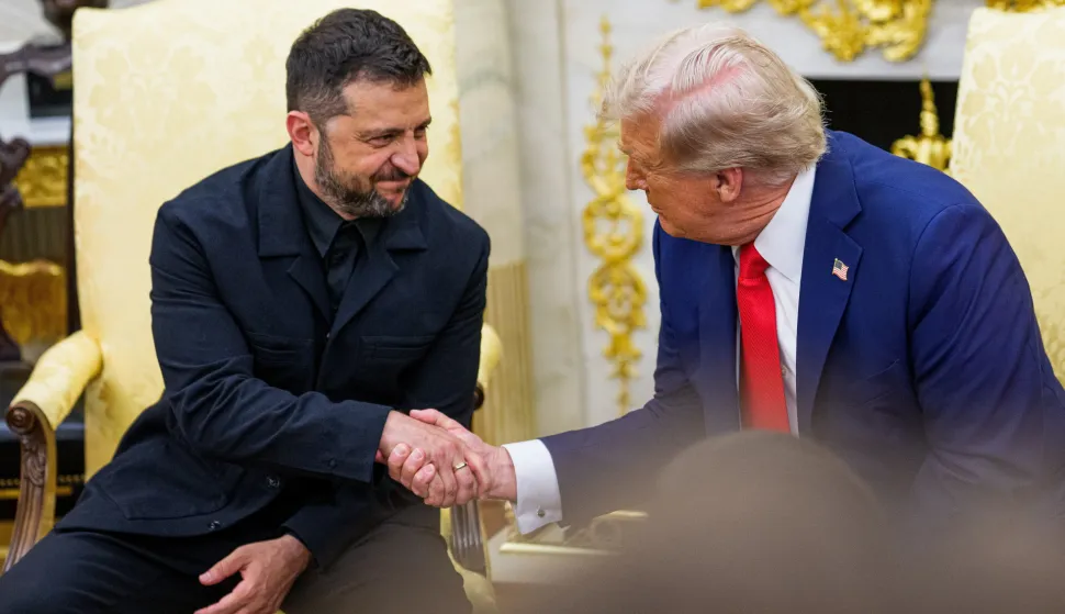 epa12308753 United States President Donald J Trump (R) meets Ukrainian President Volodymyr Zelensky in the Oval Office of the White House in Washington, DC, USA, 18 August 2025. European Leaders are at the White House in support of President Zelenskyy following President Trump's meeting with President Vladimir Putin of Russia in Anchorage, Alaska, USA, on August 15, 2025. EPA/AARON SCHWARTZ/POOL
