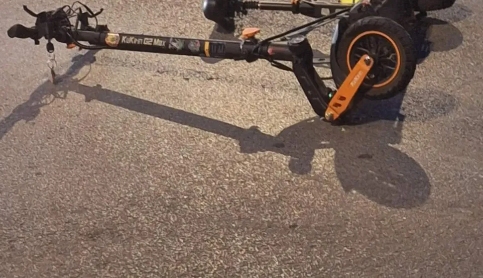 Električni romobil, nesreća, ilustracija, policija, očevid