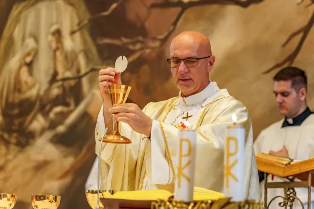 VOĐINCIPrečasni Ante Šiško se oprostio od svojih vjernika u Vođincima prije odlaska na novu dužnost u OsijekKOLOVOZ 2025.