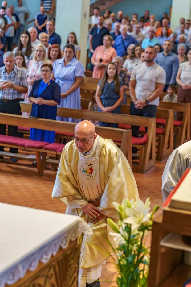 VOĐINCIPrečasni Ante Šiško se oprostio od svojih vjernika u Vođincima prije odlaska na novu dužnost u OsijekKOLOVOZ 2025.