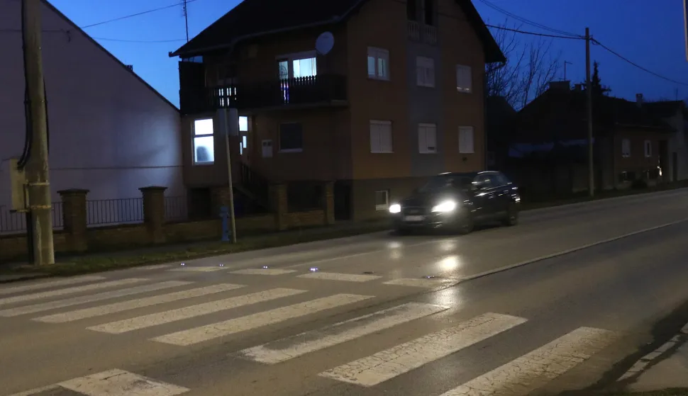 Osijek, 18. 02. 2021, Sviljajska ulica kod Emezete pjesacki prijelaz s podnom rasvijetom koja ne radi u potpunosti. Pjesacki prijelaz, podna rasvijeta.snimio GOJKO MITIĆ
