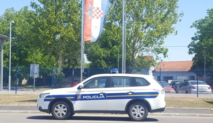 Policijski automobil