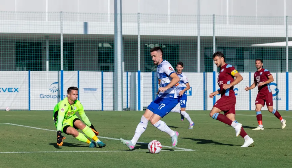 NK Osijek - Kozarmisleny prijateljska utakmica. Arnel Jakupović