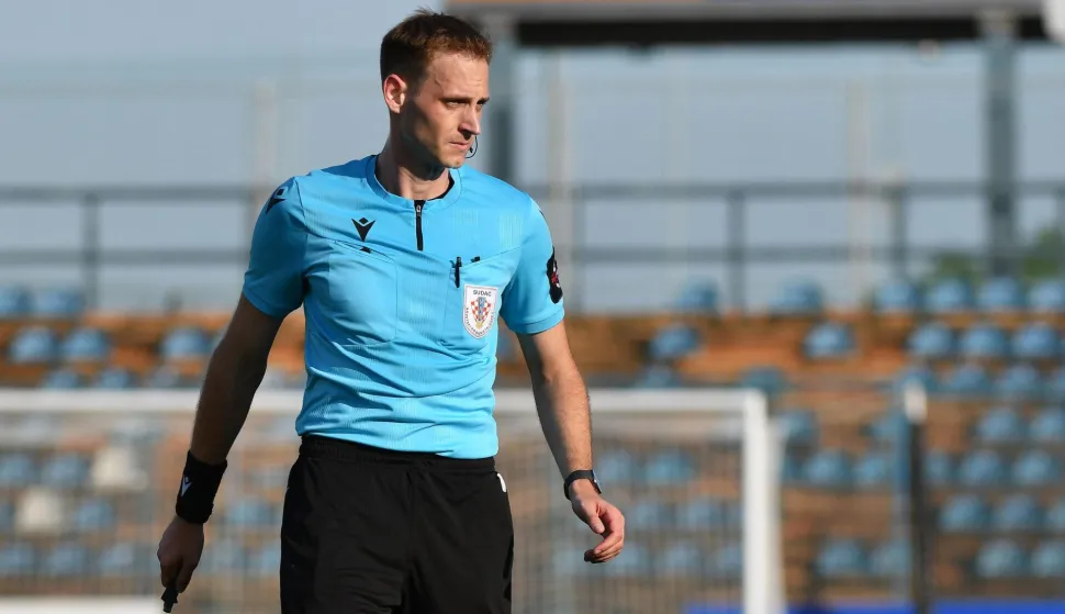Patrik Pavlešić sudi derbi Osijek - Hajduk