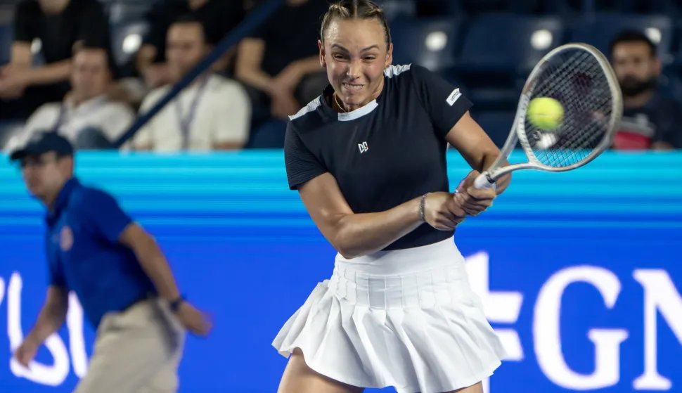 epa12309096 Croatian Dona Vekic returns a ball to Greek Maria Sakari during a first-round match at the Monterrey Open in Monterrey, Mexico, 18 August 2025. EPA/Miguel Sierra